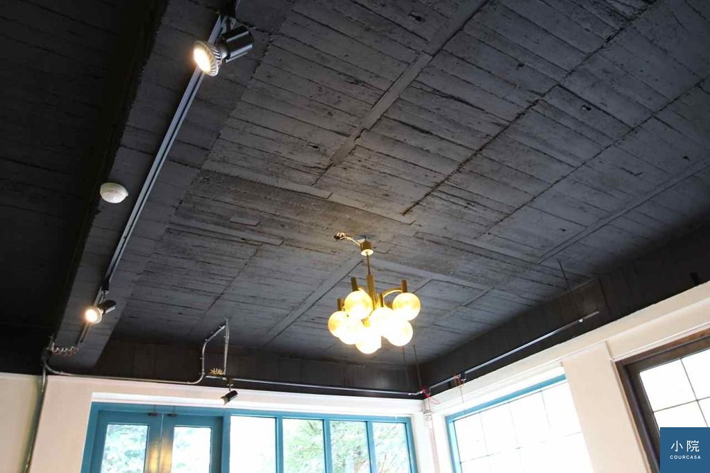 cameza ,就爱ze与喷黑的天花板