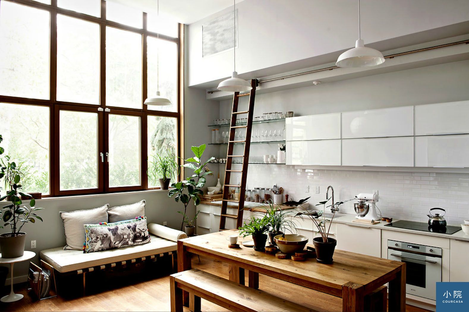 neat-two-story-house-in-williamsburg