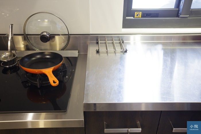 馬的家,L型廚房的設計| Courcasa 小院