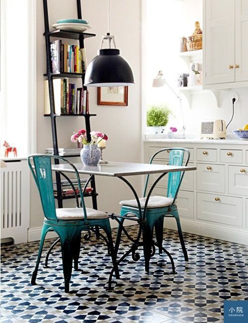 http://www.mrandmisscolors.com/cocinas-con-baldosas-hidraulicas-mi-ultima-obsesion/