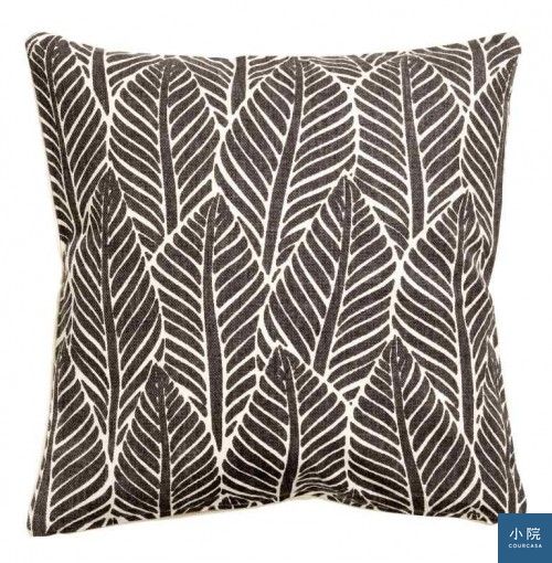 黑白配色再一顆,也藏有葉子圖騰,Leaf-print cushion cover抱枕套,8.99英鎊