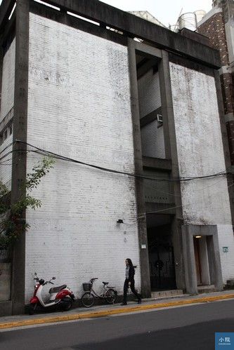 (建築大樓由王大閎設計)