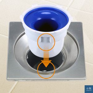 步驟3:將底座之卡榫,對準塑膠座上之預留縫隙後置入